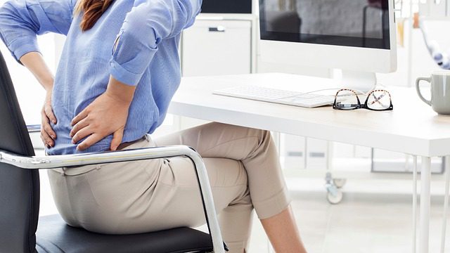 HOW DOES CHIROPRACTIC CARE HELP BACK PAIN?